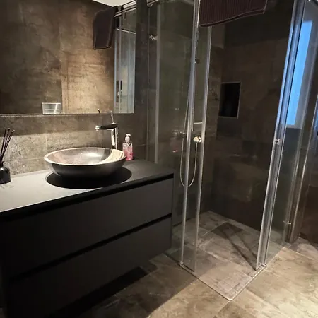 Escapadaburgos, Bruma Obscuro, Vivienda Exclusiva En Pleno Centro De La Ciudad Apartmán